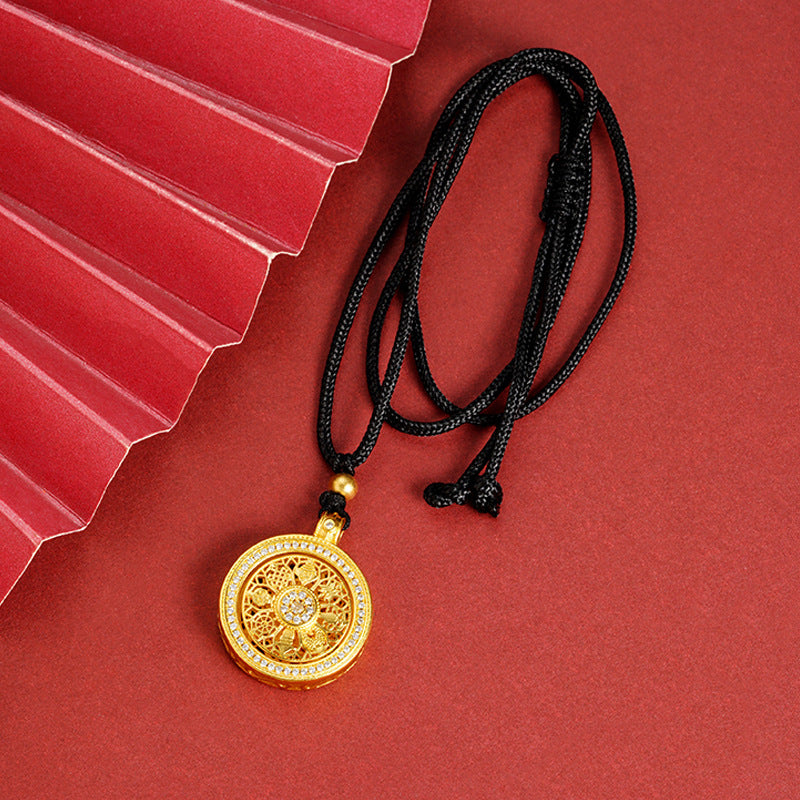 A Delicate And Exquisite Beaded Necklace