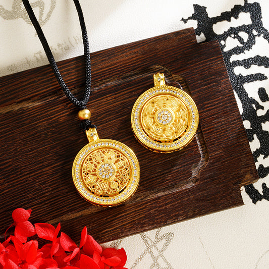 A Delicate And Exquisite Beaded Necklace