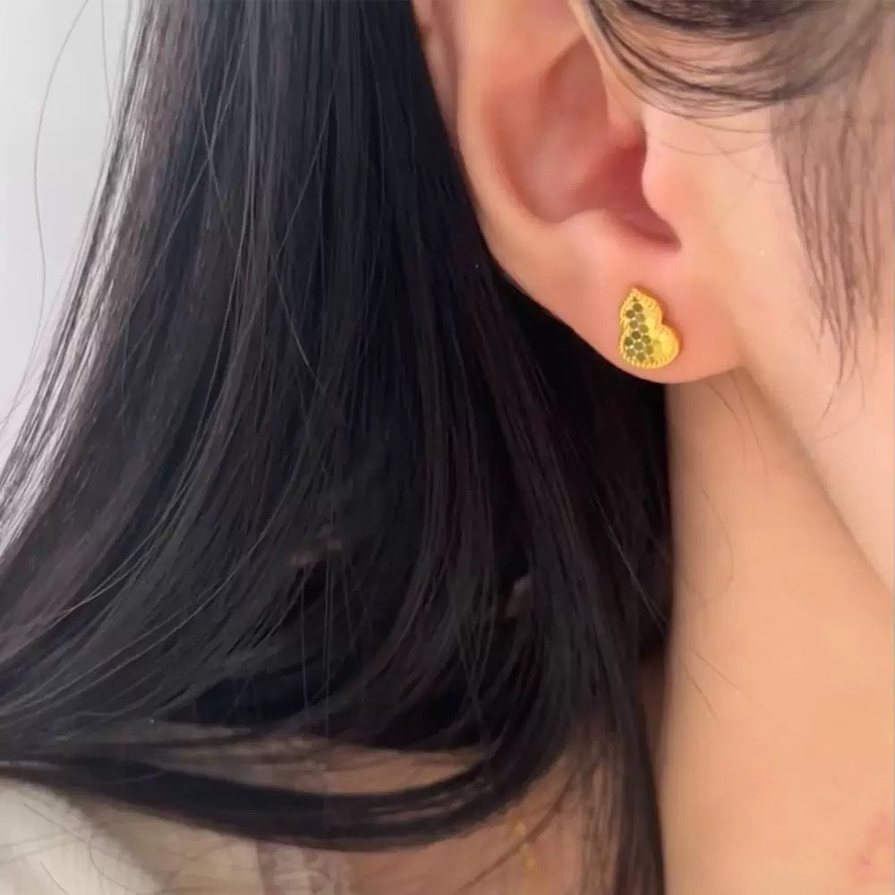 Gourd-shaped ear studs